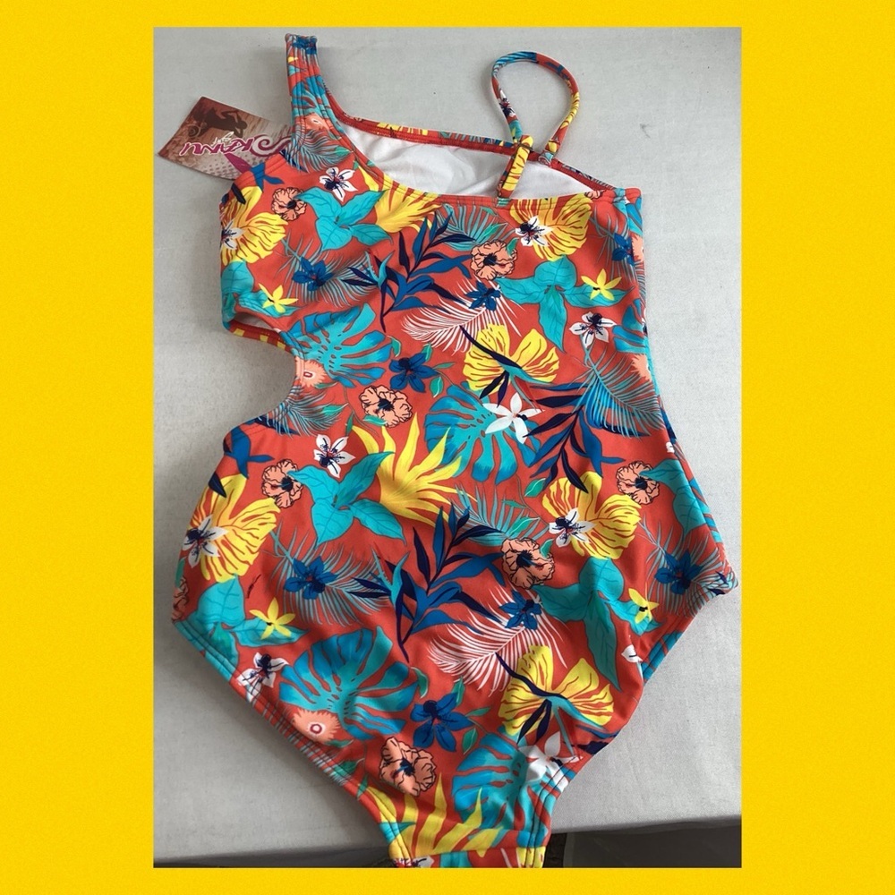 Little girl flowers one piece swimsuit.10